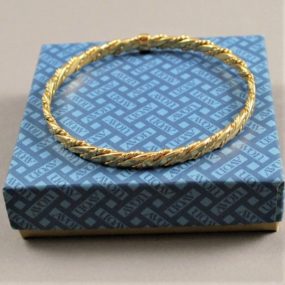 Set of Avon Jewelry 1979 Classic Twist Bangle Bracelets Gold Tone & Silver Tone - Picture 3 of 8